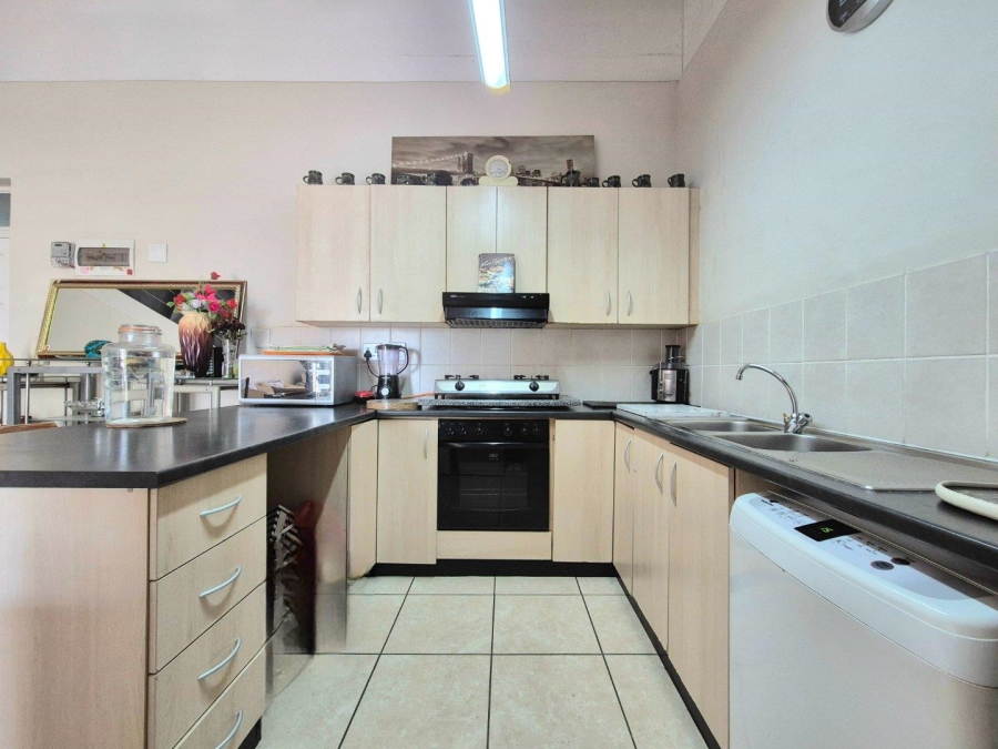 2 Bedroom Property for Sale in Wynberg Western Cape